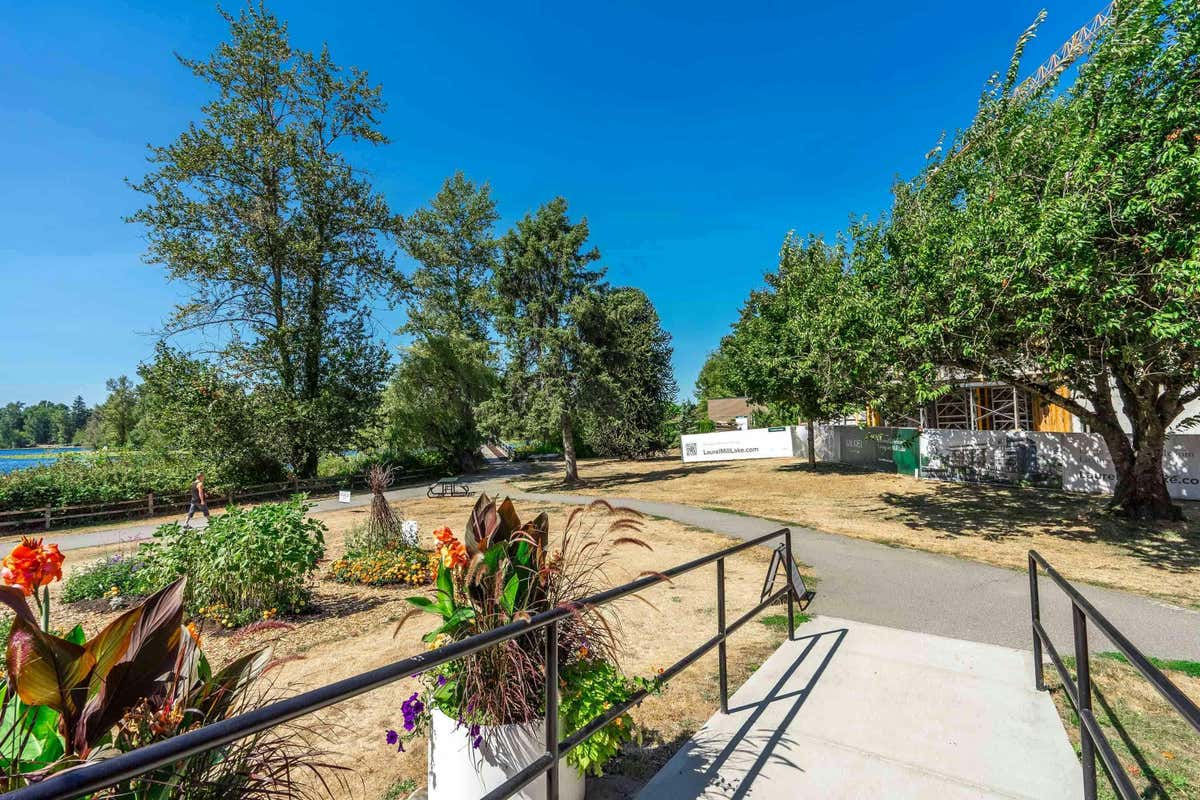 407 33160 PLAXTON Cres  