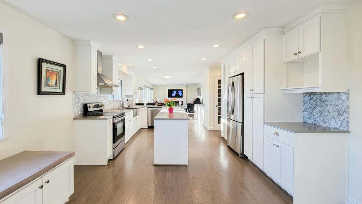 2112 CAPE HORN AVENUE, Coquitlam, BC V3K 1J3 House For Sale RE/MAX