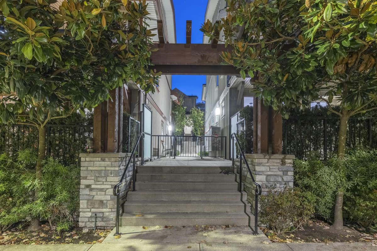 40 433 SEYMOUR RIVER PLACE, North Vancouver, BC V7H 0B8 Property For