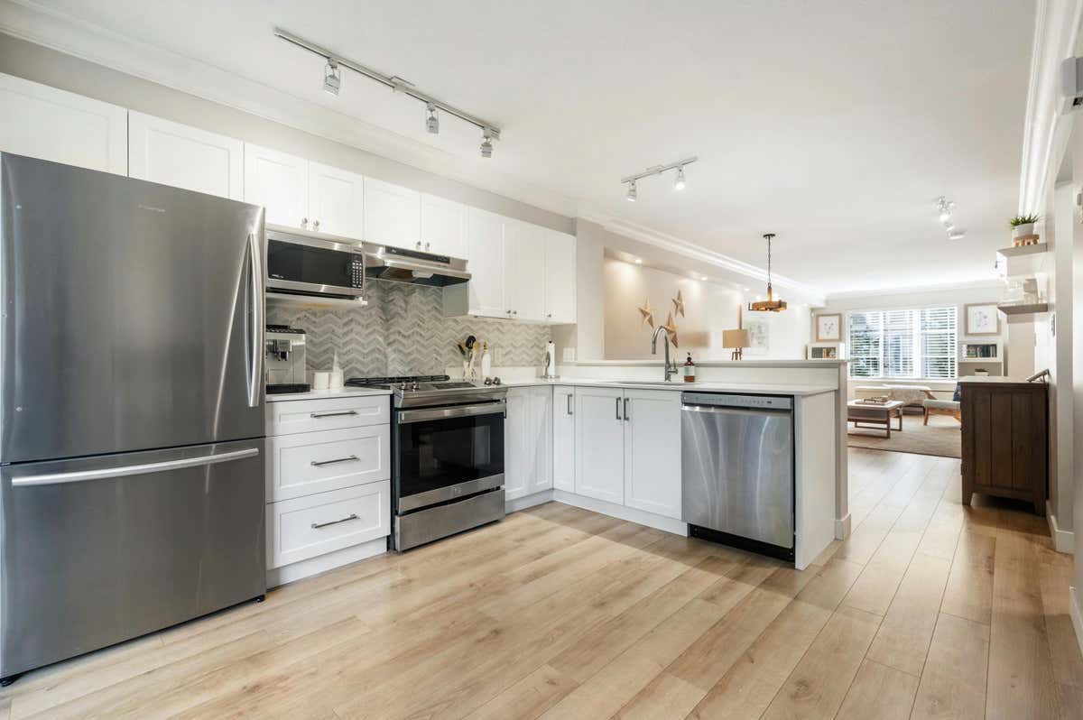 14 15175 62A AVENUE, Surrey, BC V3S 1X1 Townhouse For Sale RE/MAX