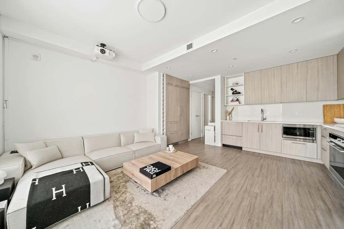 114 733 E 3RD STREET, North Vancouver, BC V7L 1G8 Condo For Sale RE