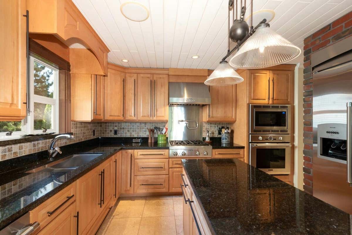 39 3939 INDIAN RIVER DRIVE, North Vancouver, BC V7G 2P6 Property For