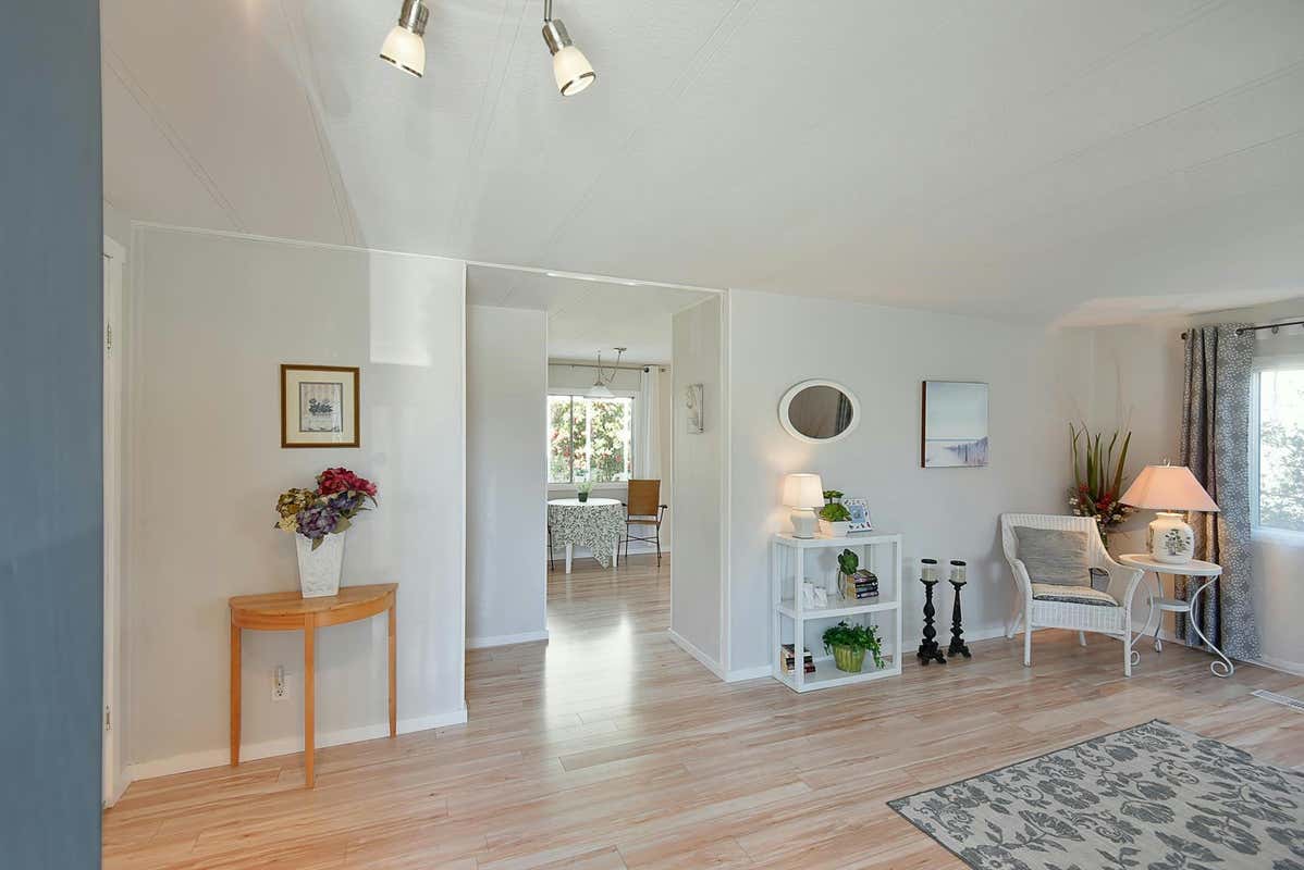 5768 PEBBLE CRESCENT, Sechelt, BC V0N 3A0 House For Sale RE/MAX