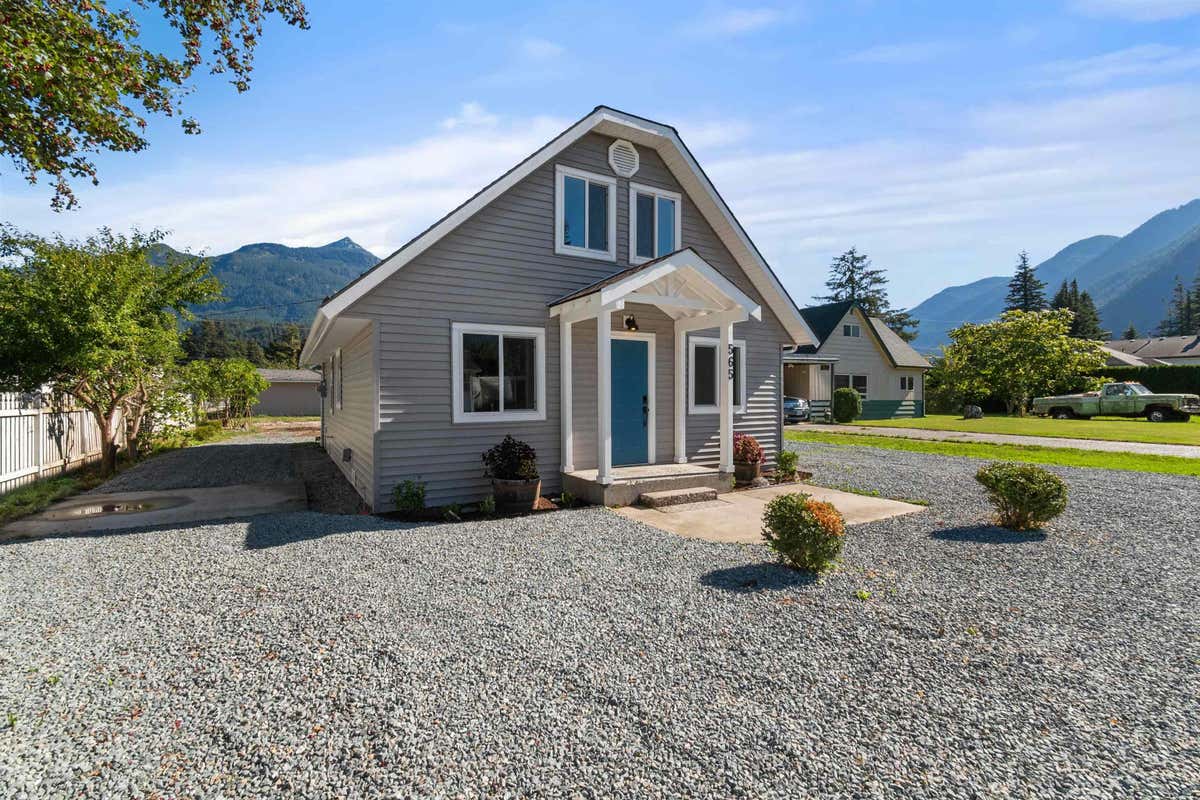 565 HEMLOCK AVENUE, Hope, BC V0X 1L0 House For Sale RE/MAX R2929930