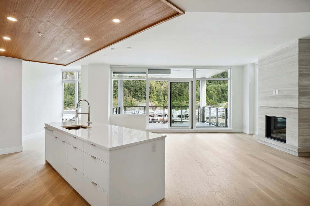 802 6707 NELSON AVENUE, West Vancouver, BC V7W 0A4 Condo For Sale RE