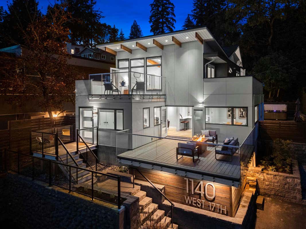 1140 W 17 STREET, North Vancouver, BC V7P 1W2 House For Sale RE/MAX