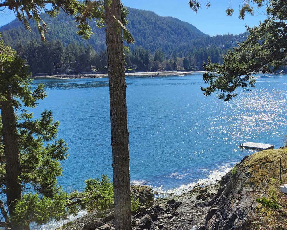 295 ROBERT ROAD, Bowen Island, BC V0N 1G1 House For Sale RE/MAX