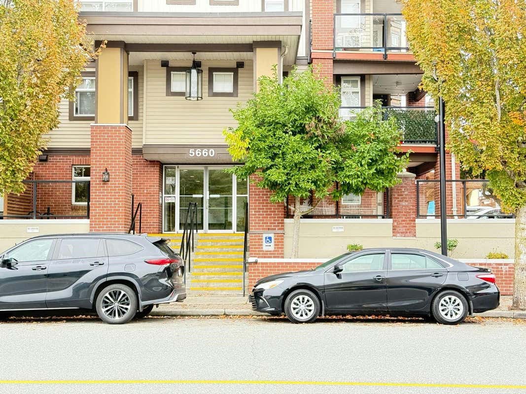 237 5660 201A STREET, Langley, BC V3A 0B4 Condo For Sale RE/MAX