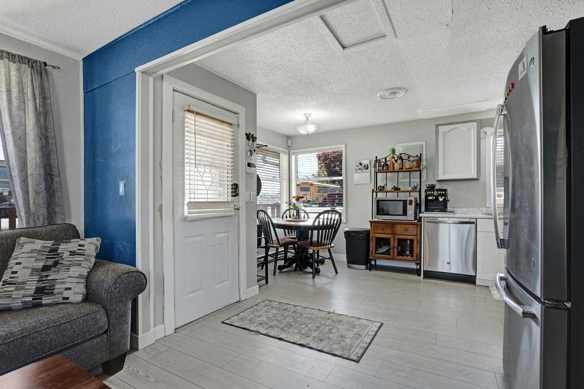 41941 YARROW CENTRAL ROAD, Yarrow, BC V2R 5E7 House For Sale RE/MAX