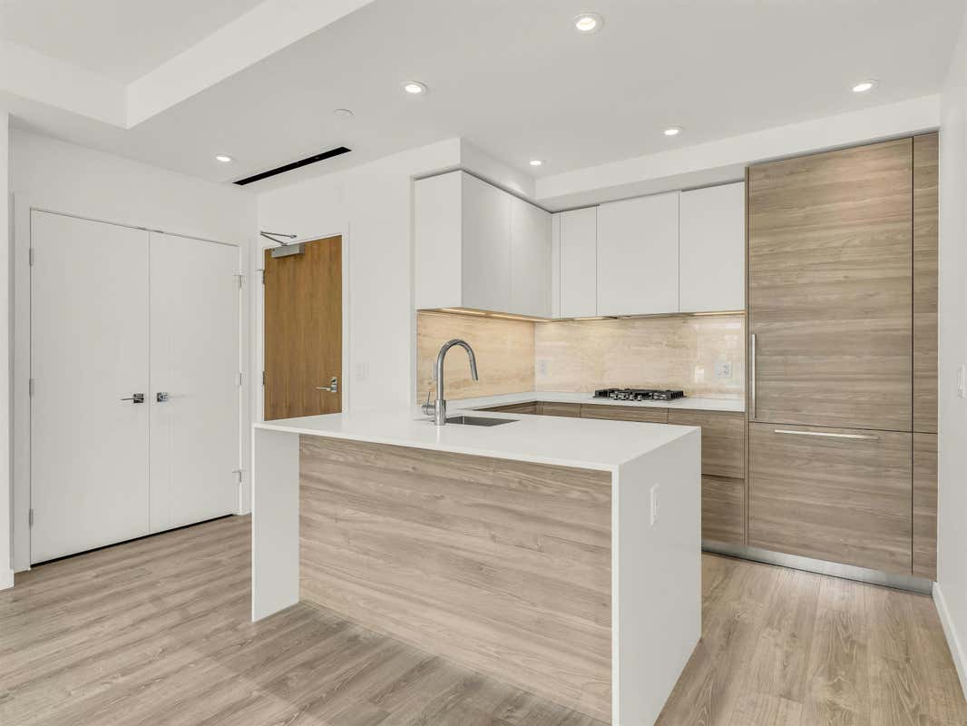 301 680 QUAYSIDE DRIVE, New Westminster, BC V3M 0P2 Condo For Sale RE