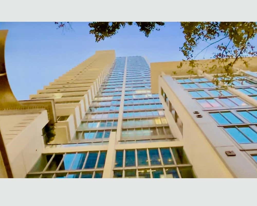 407 610 GRANVILLE St  