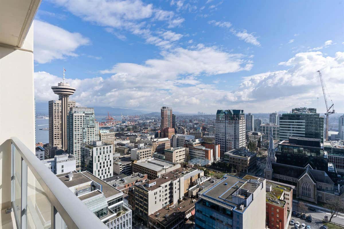 2615 610 GRANVILLE St  