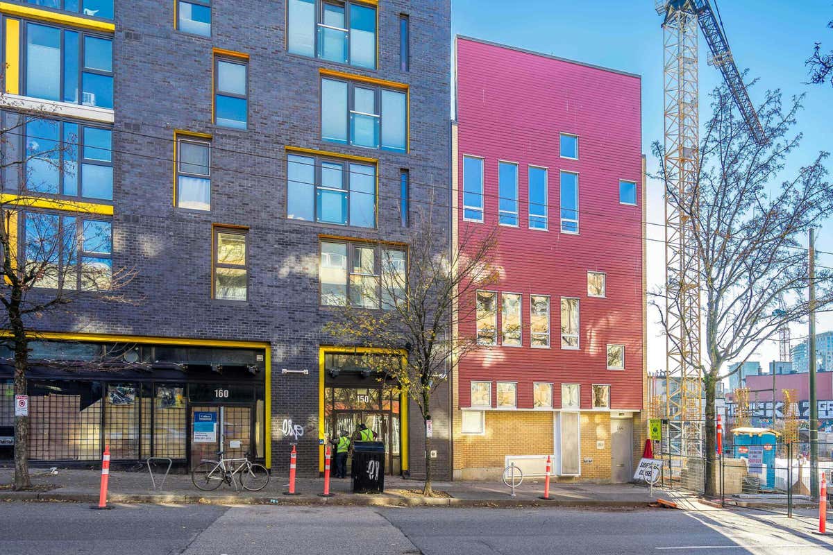 605 150 E CORDOVA St  