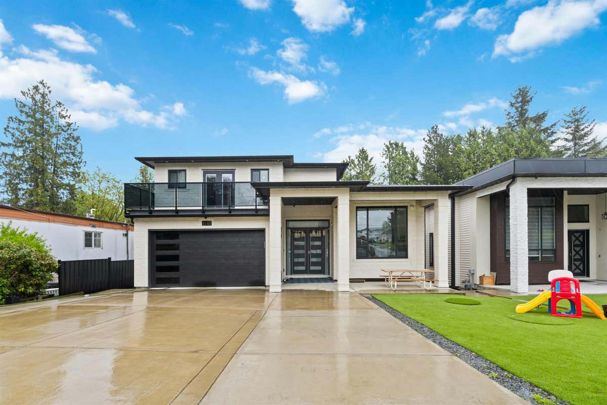 2144 OAKRIDGE Cres  