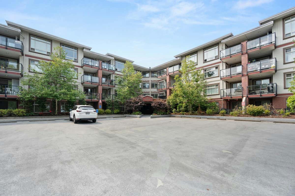 320 2233 MCKENZIE ROAD, Abbotsford, BC V2S 4A1 Condo For Sale RE/MAX