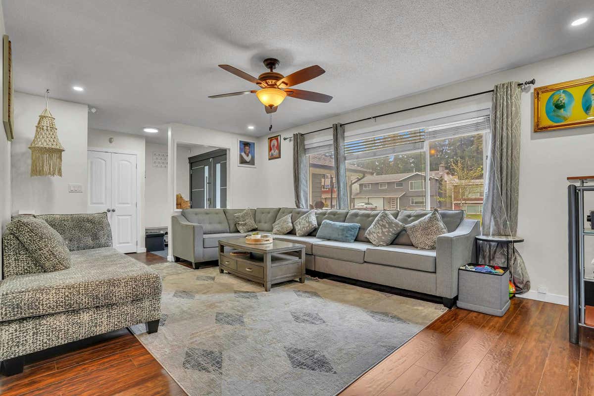 3045 MOUAT Dr  
