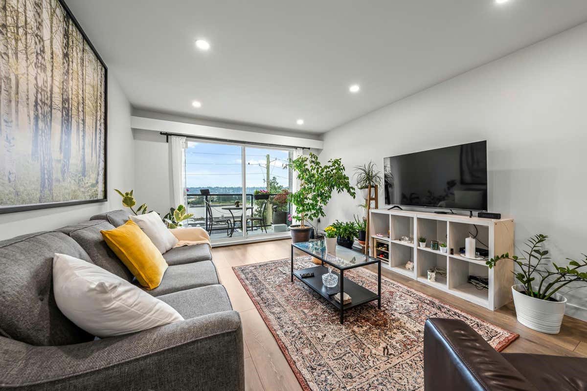 213 312 CARNARVON STREET, New Westminster, BC V3L 5H6 Condo For Sale