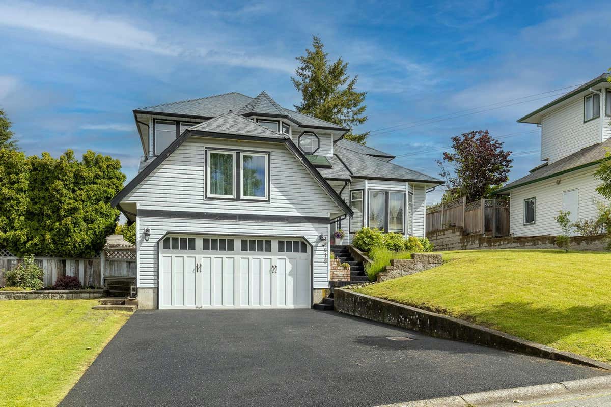 18019 64A AVENUE, Surrey, BC V3S 7K1 House For Sale RE/MAX R2941420