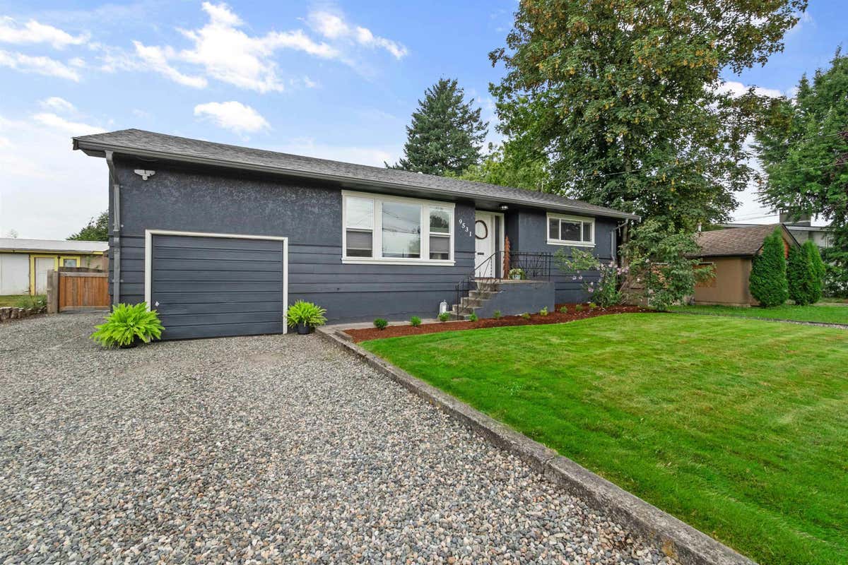 9531 MCNAUGHT ROAD, Chilliwack, BC V2P 6E9 House For Sale RE/MAX