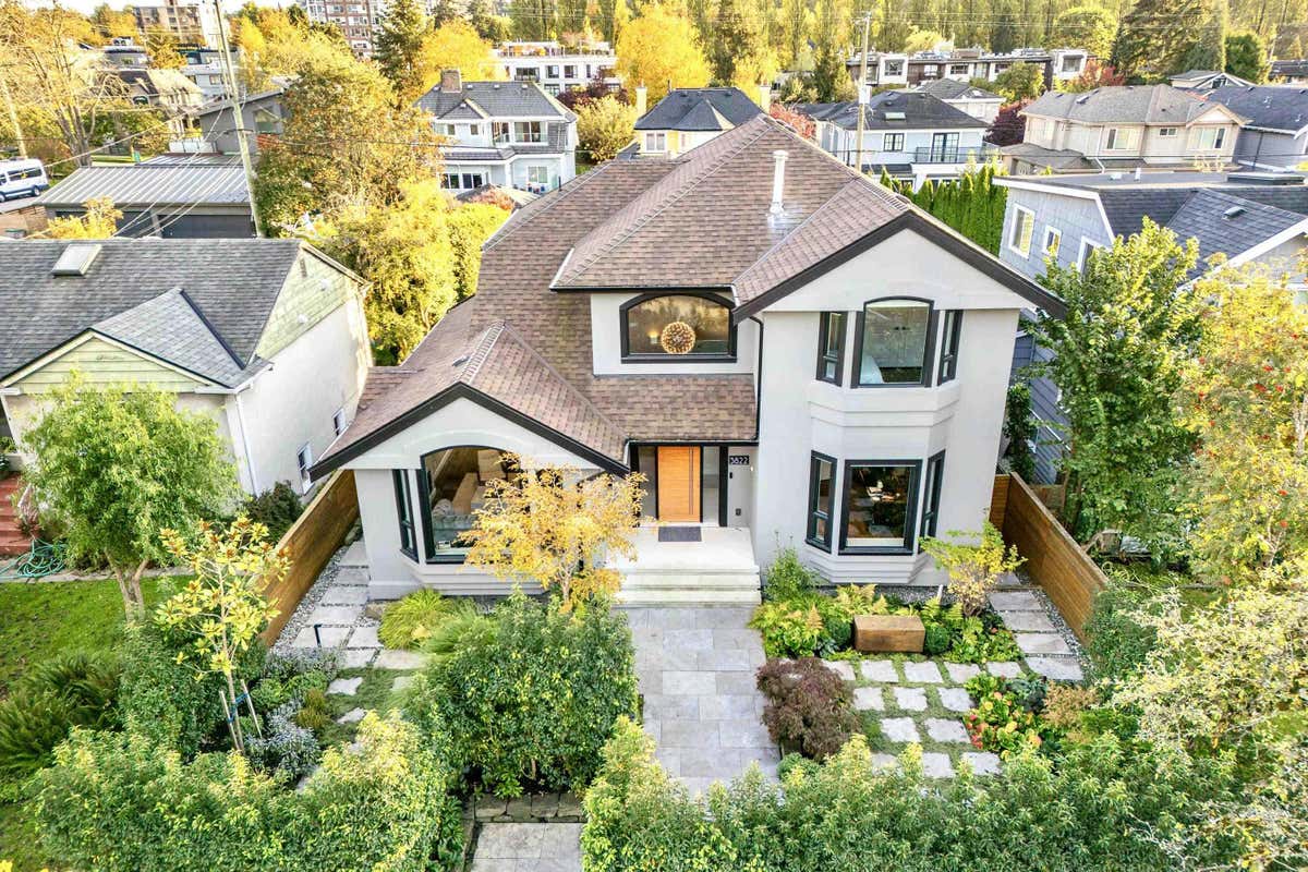 3822 W 2ND AVENUE, Vancouver, BC V6R 1K2 House For Sale RE/MAX R2941665