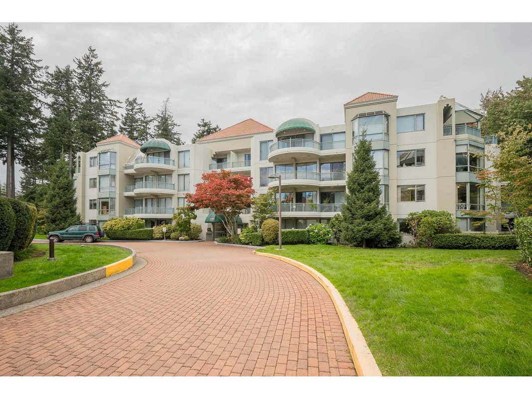 207 1745 MARTIN DRIVE, Surrey, BC V4A9T5 Condo For Sale RE/MAX R2929657