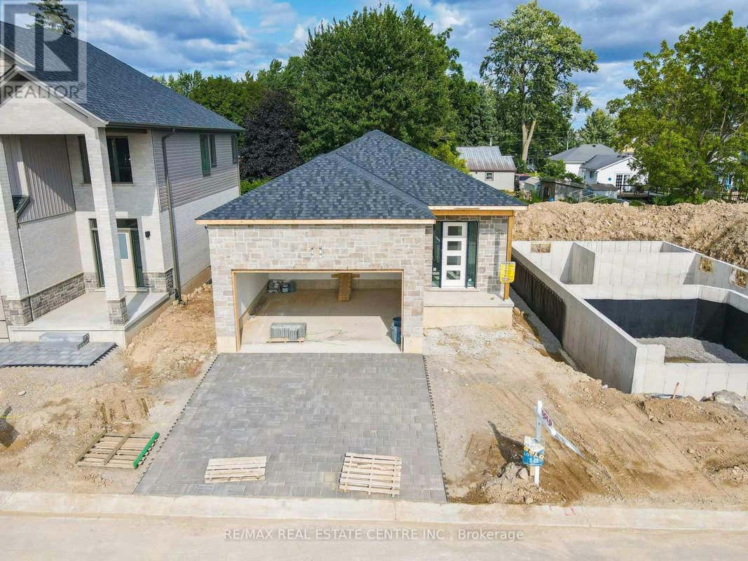 19 7966 FALLON DRIVE, Lucan Biddulph (Granton), ON N0M1V0 House For