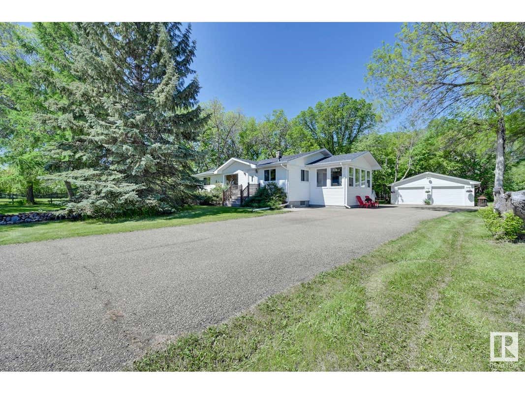 22530 Lamoureux DR, Rural Sturgeon County, AB T8L5A6 House For Sale