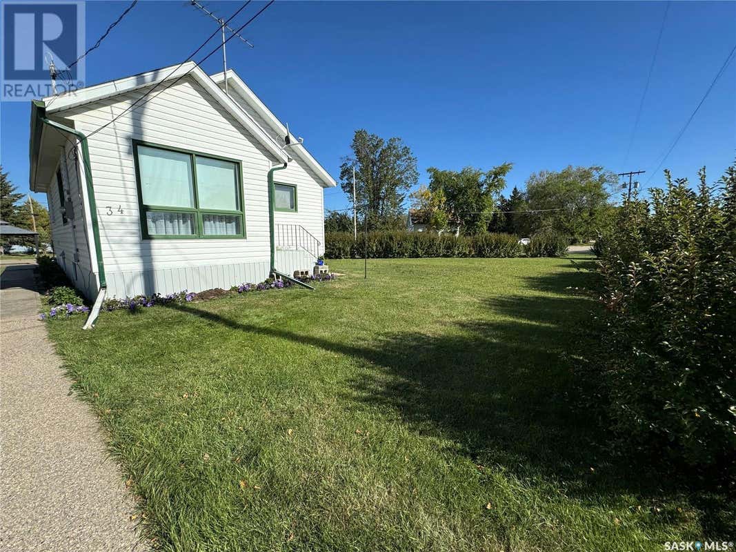 34 2ND AVENUE NE, Preeceville, SK S0A3B0 House For Sale RE/MAX SK984878