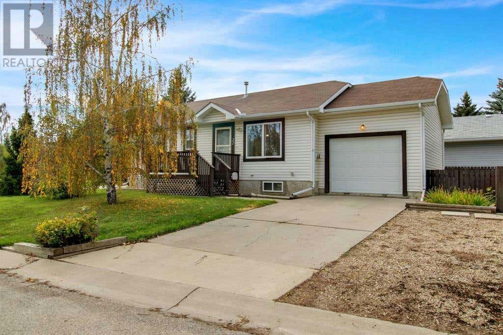 22 Village Green, Carstairs, AB T0M0N0 House For Sale RE/MAX A2168478