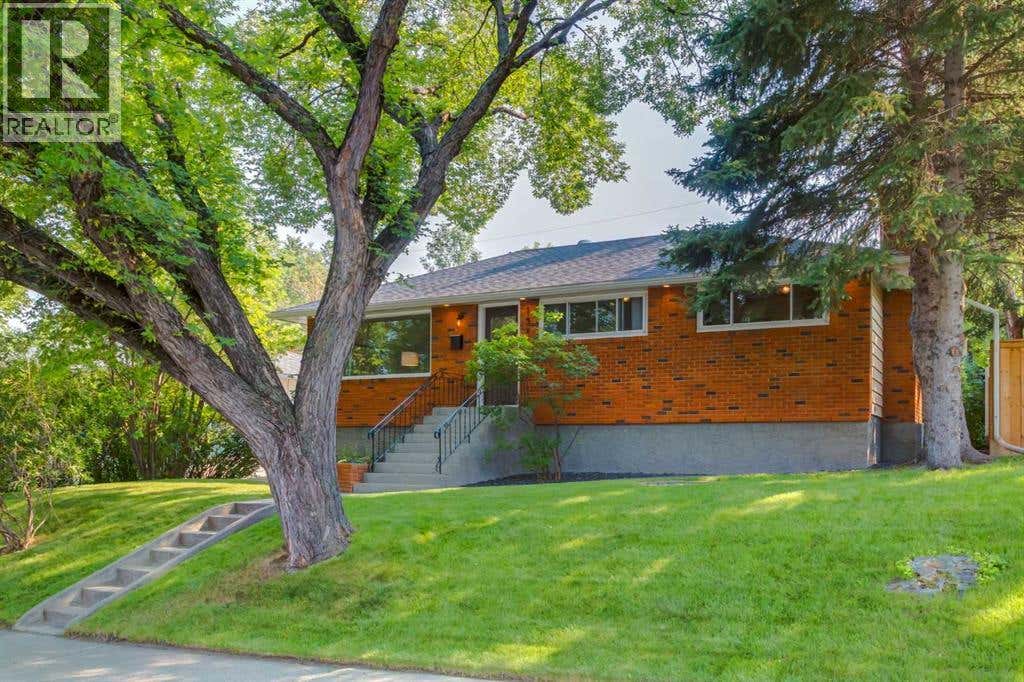 131 THORNCREST ROAD NW