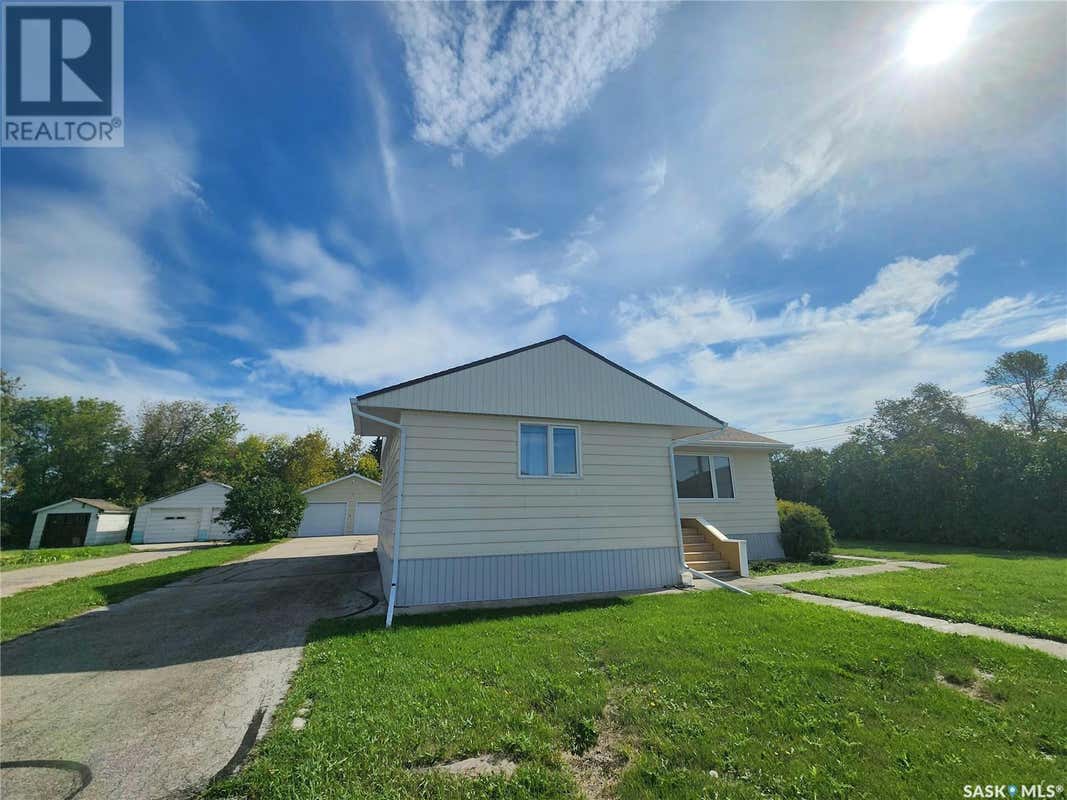 807 Pacific STREET, Grenfell, SK S0G2B0 House For Sale RE/MAX SK983648