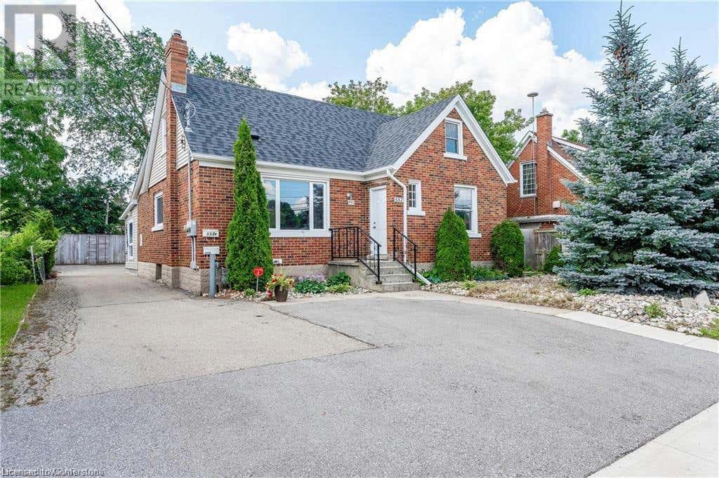 557 STIRLING Avenue S Unit Main, Kitchener, ON N2M3J5 Home For Rent