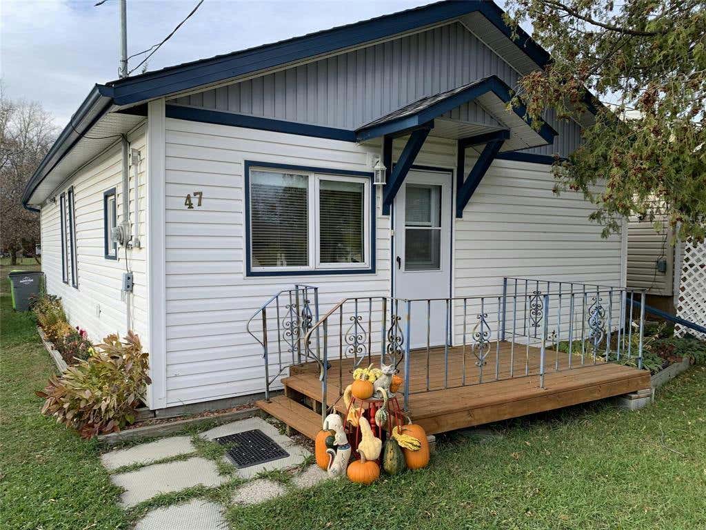 47 St. Gerard Street, Ste Anne, MB R5H1C5 House For Sale RE/MAX