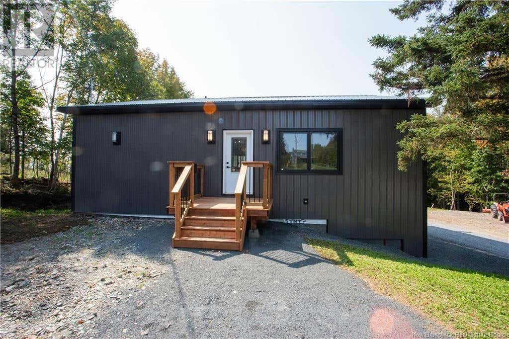 2 Laura Lane, Keswick Ridge, NB E6L1P8 House For Sale RE/MAX NB105910