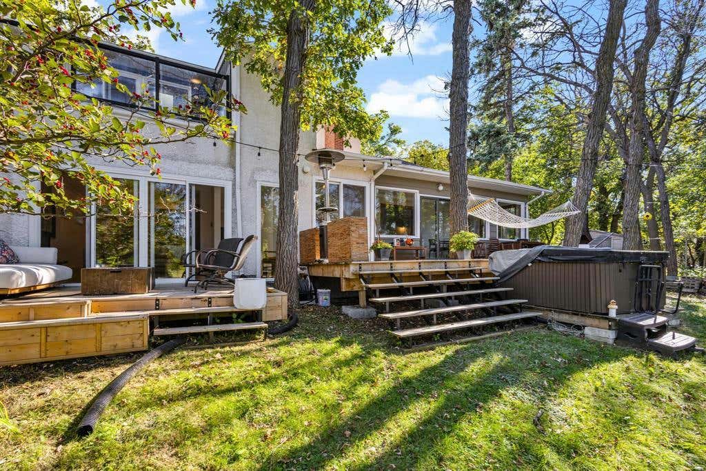 4597 Roblin Boulevard, Winnipeg, MB R3R0G2 House For Sale RE/MAX