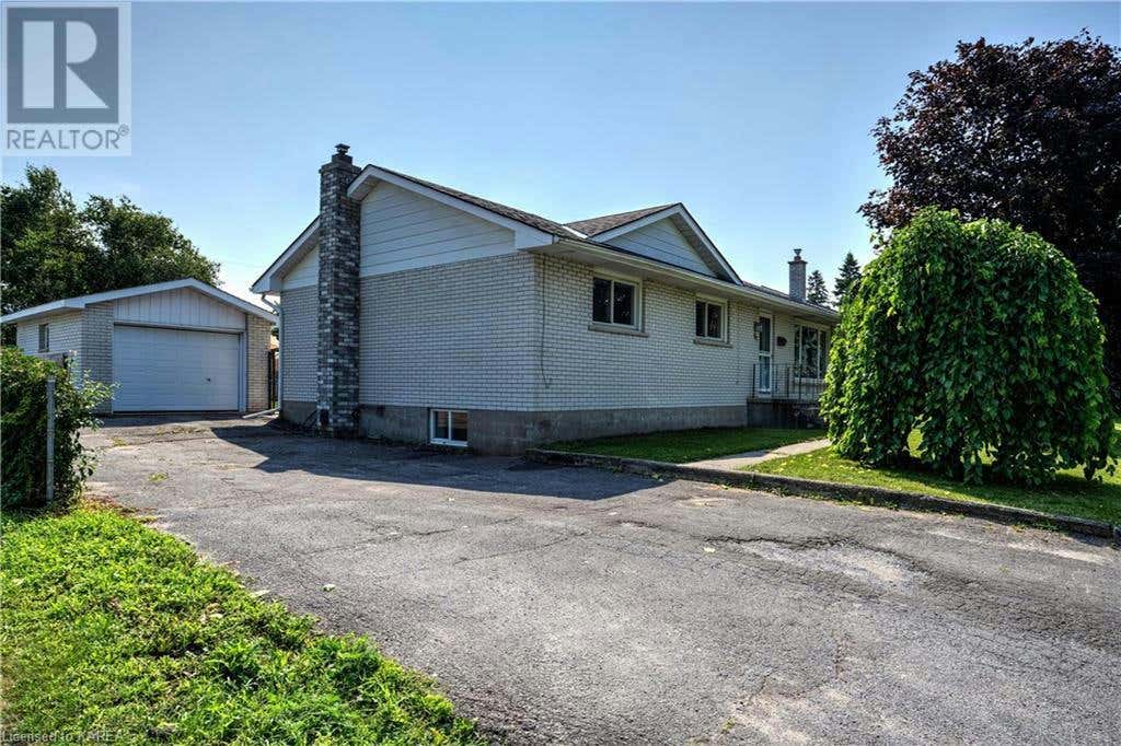 87 OXFORD Crescent, Amherstview, ON K7N1R1 House For Sale RE/MAX