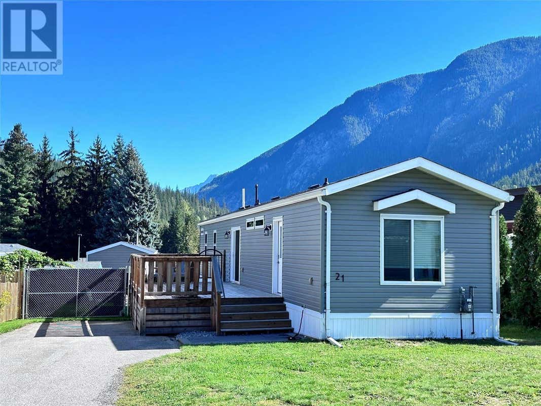 21 Johnson Way, Revelstoke, BC V0E2S1 House For Sale RE/MAX 10325977