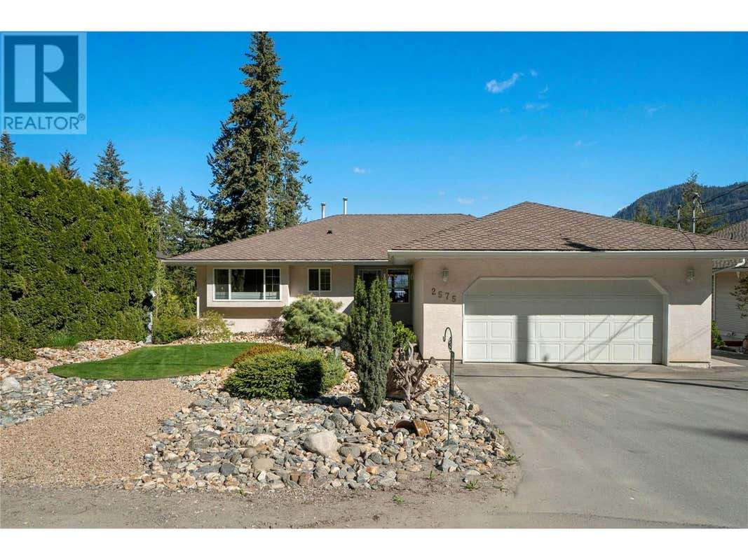 2575 Centennial Drive, Blind Bay, BC V0E1H1 House For Sale RE/MAX