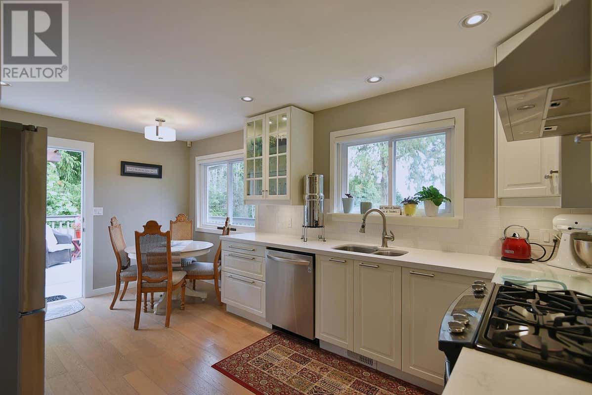 5513 WAKEFIELD ROAD, Sechelt, BC V7Z0N3 House For Sale RE/MAX R2930309