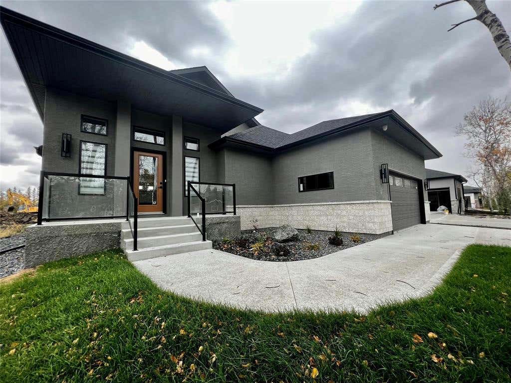 109 River Springs Drive, West St Paul, MB R4A0E5 House For Sale RE
