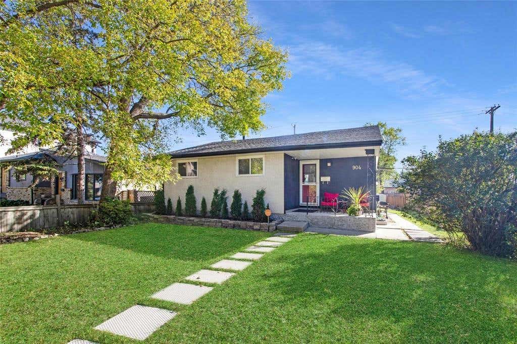 904 Dugas Street, Winnipeg, MB R2J0Z8 House For Sale RE/MAX 202423813