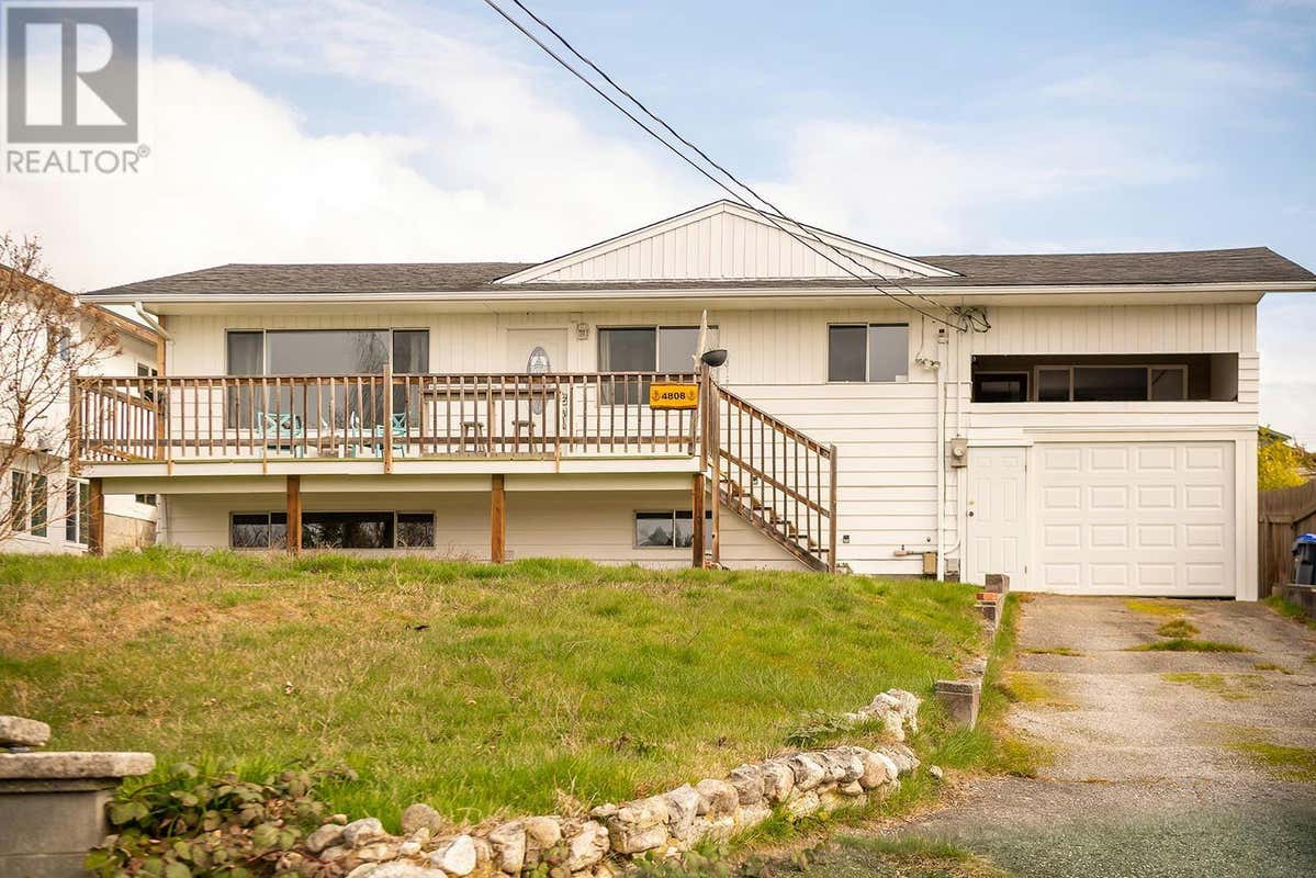 4808 WHITAKER ROAD, Sechelt, BC V7Z0G3 House For Sale RE/MAX R2923237
