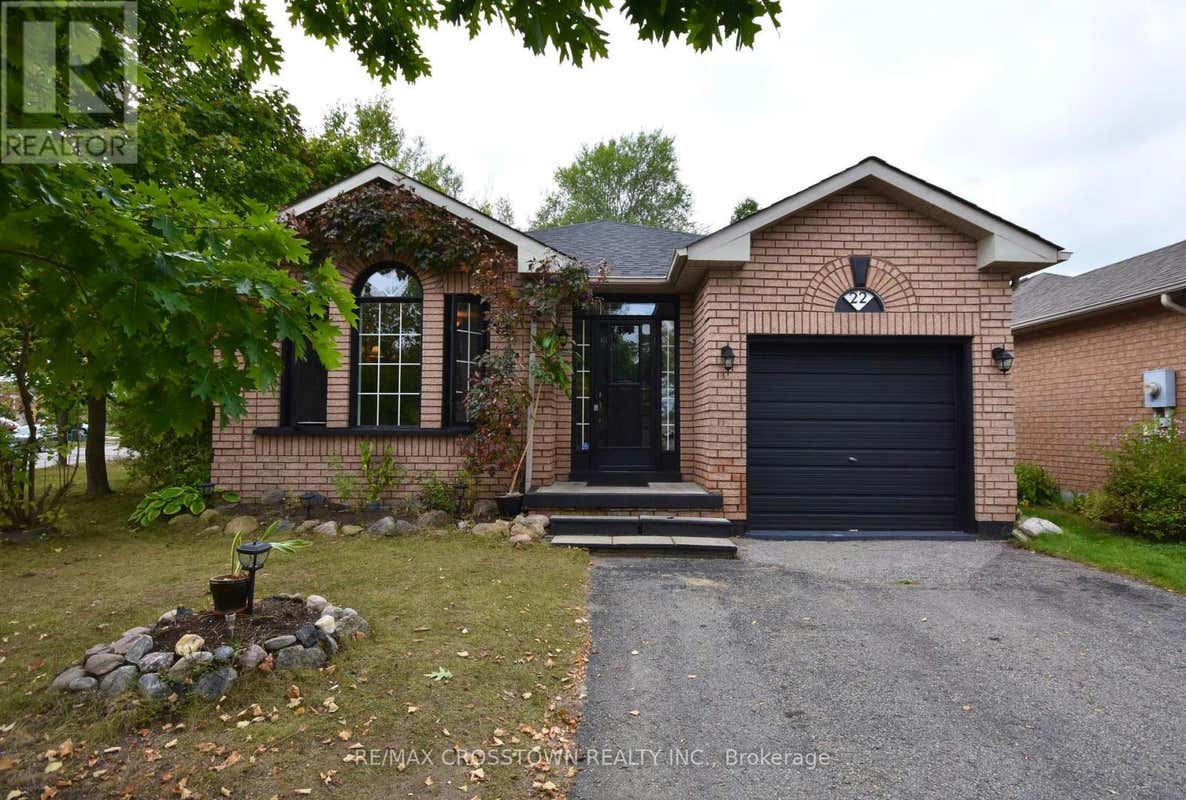 22 NICHOLSON DRIVE, Barrie (Ardagh), ON L4N8L7 House For Sale RE/MAX