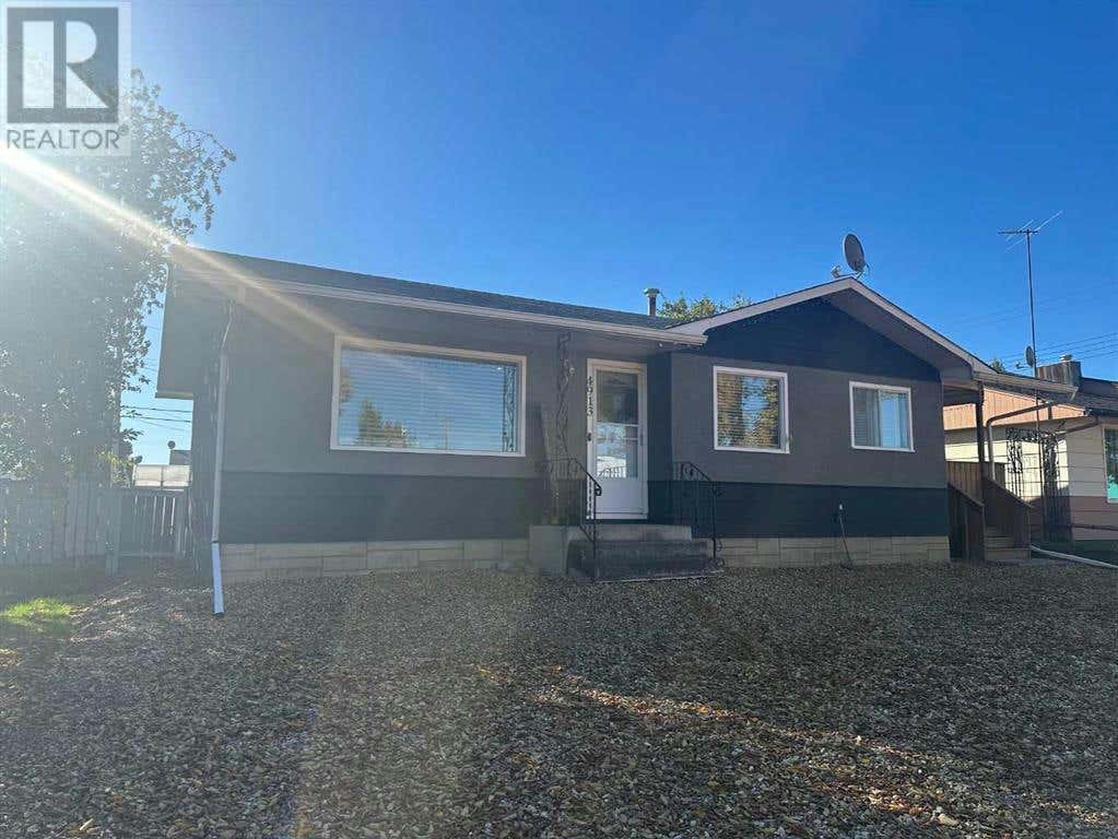 4913 53 Avenue, Grimshaw, AB T0H1W0 House For Sale RE/MAX A2169300