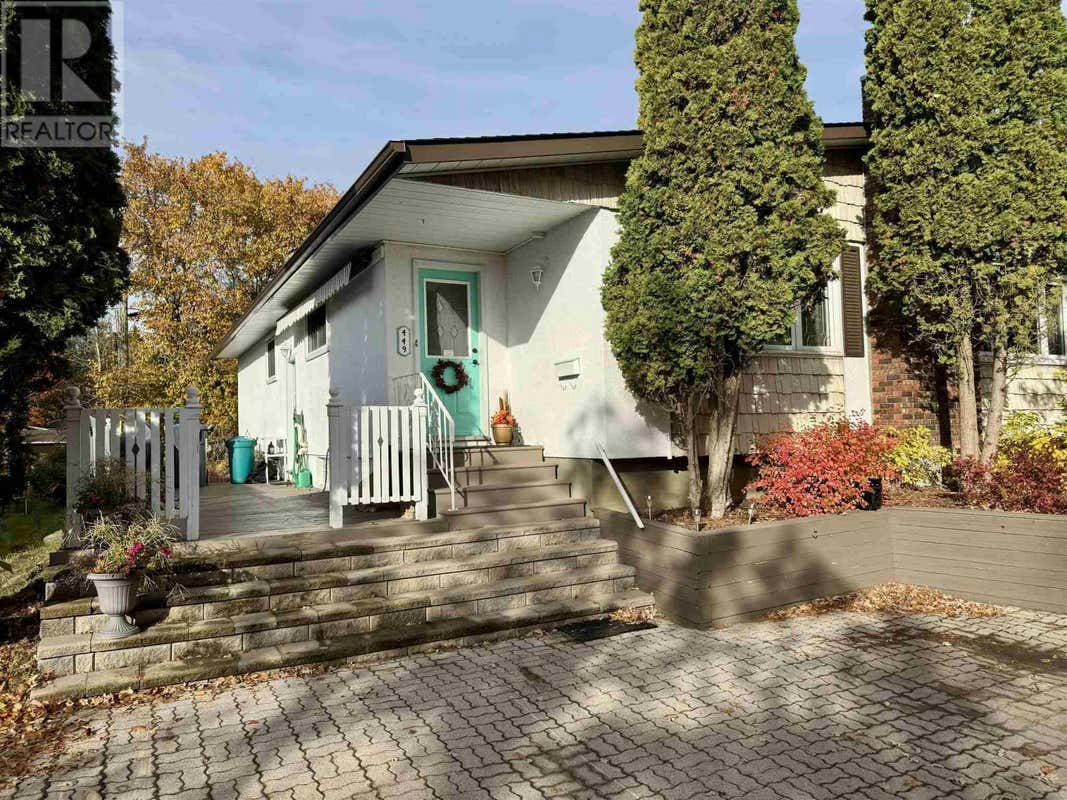 449 Parkwood ST, Thunder Bay, ON P7A2J1 House For Sale RE/MAX TB243277