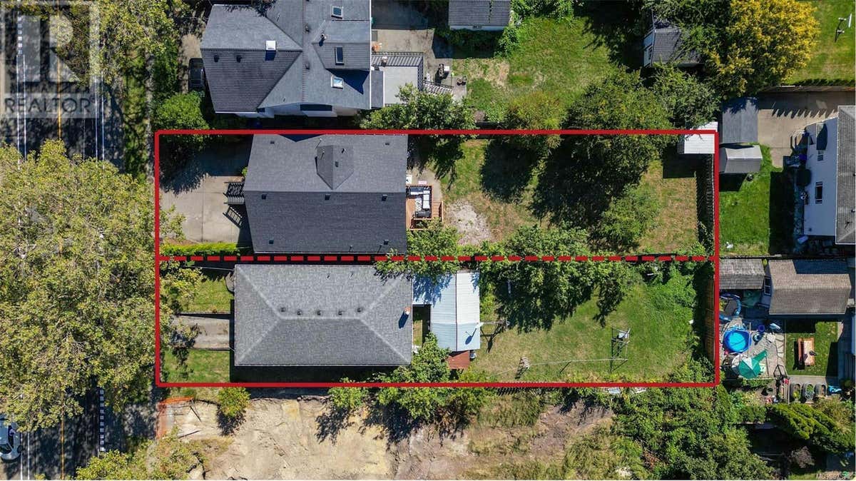 2844 Shelbourne St, Victoria, BC V8R4M4 House For Sale RE/MAX 975305