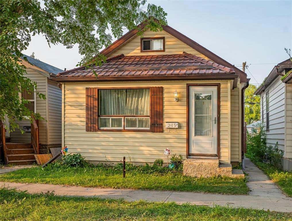 249 Kilbride Avenue, Winnipeg, MB R2V0Z9 House For Sale RE/MAX
