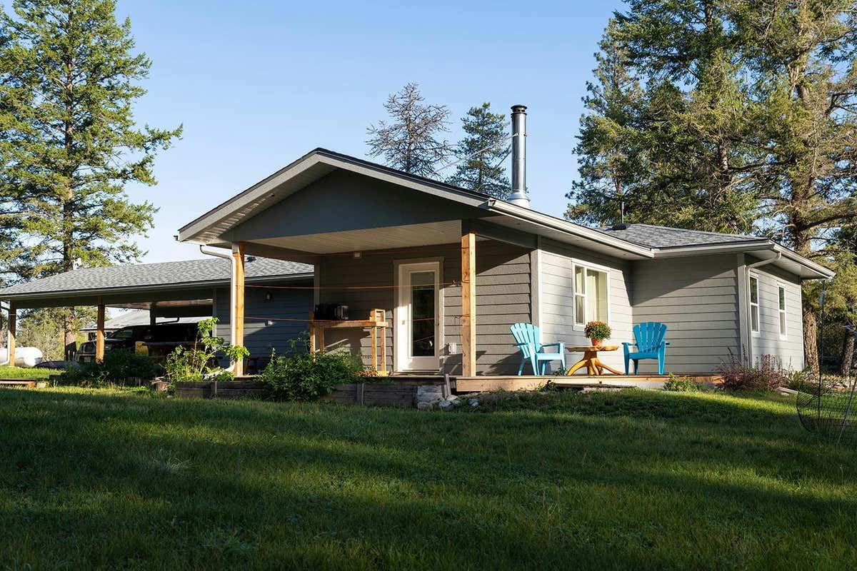 827 NORTH STAR ROAD, Baynes Lake, BC V0B1T4 House For Sale RE/MAX