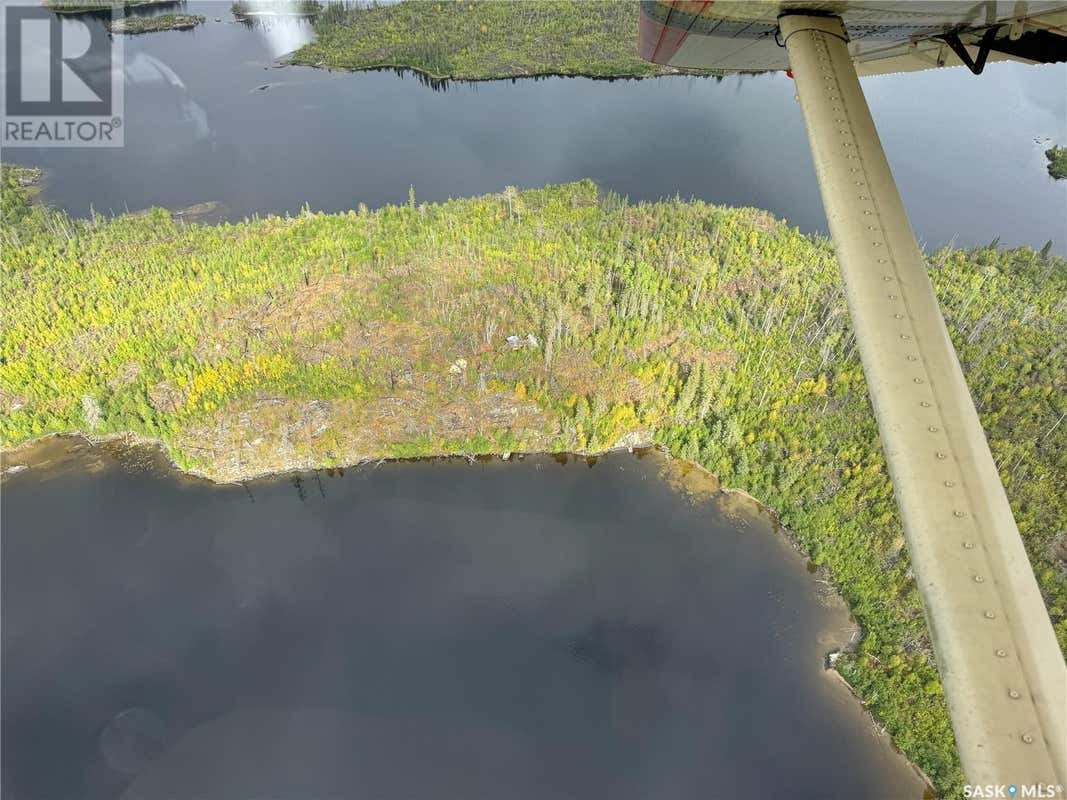 Remote Cabin on Esmay Lake, Northern Admin District, SK S0J1L0 House For Sale RE/MAX SK984486