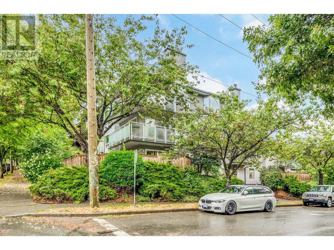 301 2239 ST. CATHERINES STREET, Vancouver, BC V5T4M9 Condo For Sale